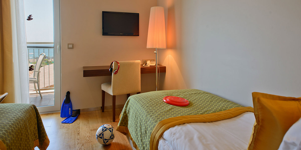 Akra Hotels İki Yatak Odalı Aile Odası (2)