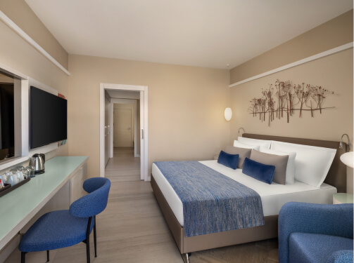 Akra Fethiye Konaklama Yandan Deniz Manzaralı Aile Odası Card M1