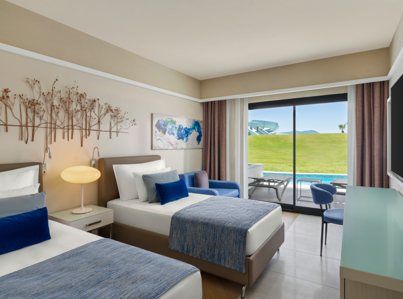 Akra Fethiye Konaklama Havuz Erisimli Superior Aile Odası Card D