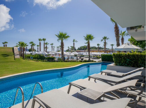 Akra Fethiye Konaklama Havuz Erisimli Superior Aile Odası Card M2