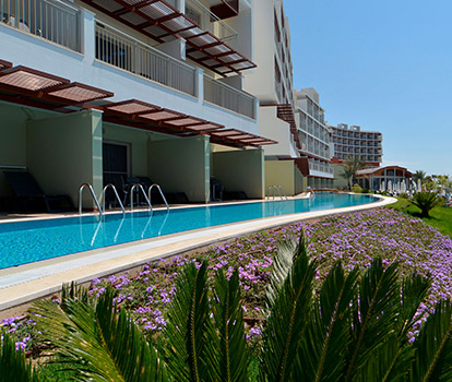Akra Hotels Swim Up İki Yatak Odalı Aile Odasi M