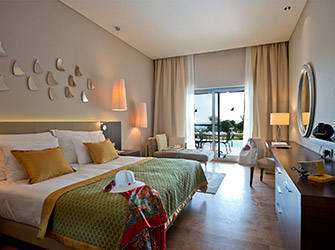 /media/oh5e1fvt/akra-hotels-swim-up-yetiskin-oda-3-card-m.jpg