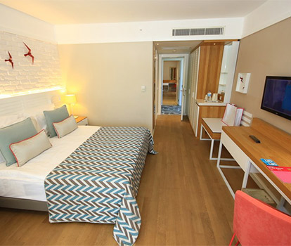 Akra Kemer Kara Manzarali Suit Galeri M