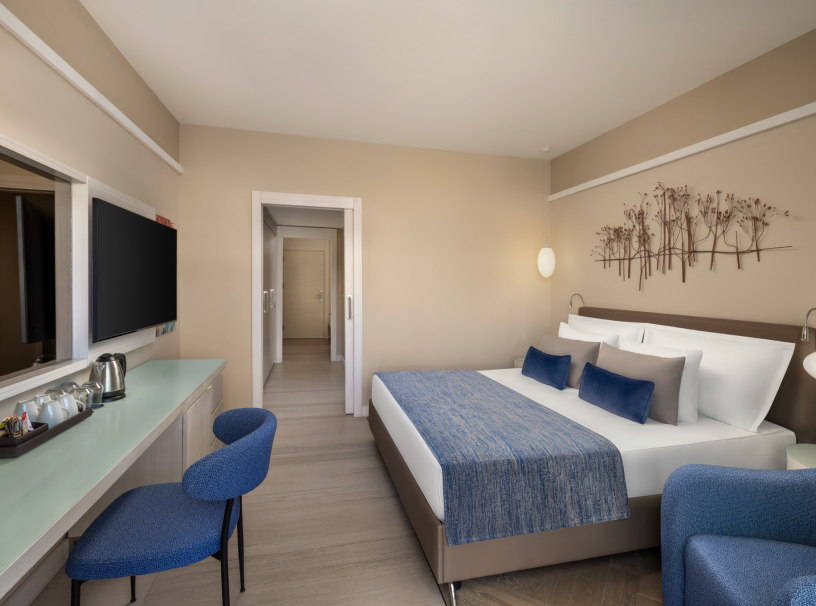 Akra Fethiye Konaklama Yandan Deniz Manzaralı Aile Odası Card D1