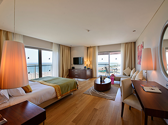/media/xetoscql/akra-hotels-corner-suit-4-card-m.png